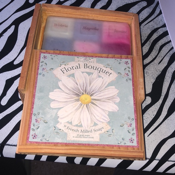 Floral Bouquet Soaps - Picture 7 of 15